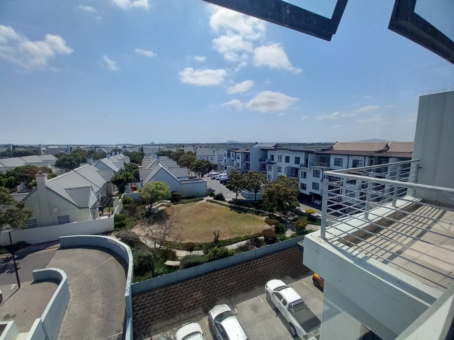 To Let 2 Bedroom Property for Rent in Royal Ascot Western Cape